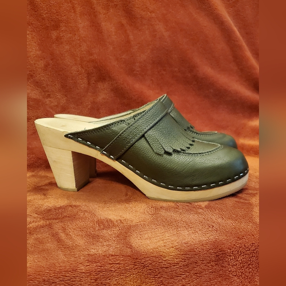 MAGUBA OF SWEEDEN GREEN LEATHER CLOGS